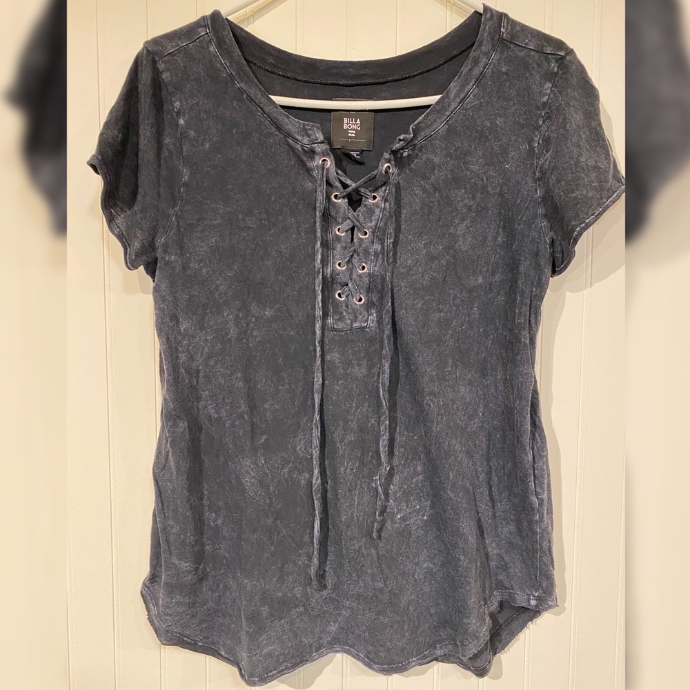 ✨BILLABONG | Laceup Tee size Medium